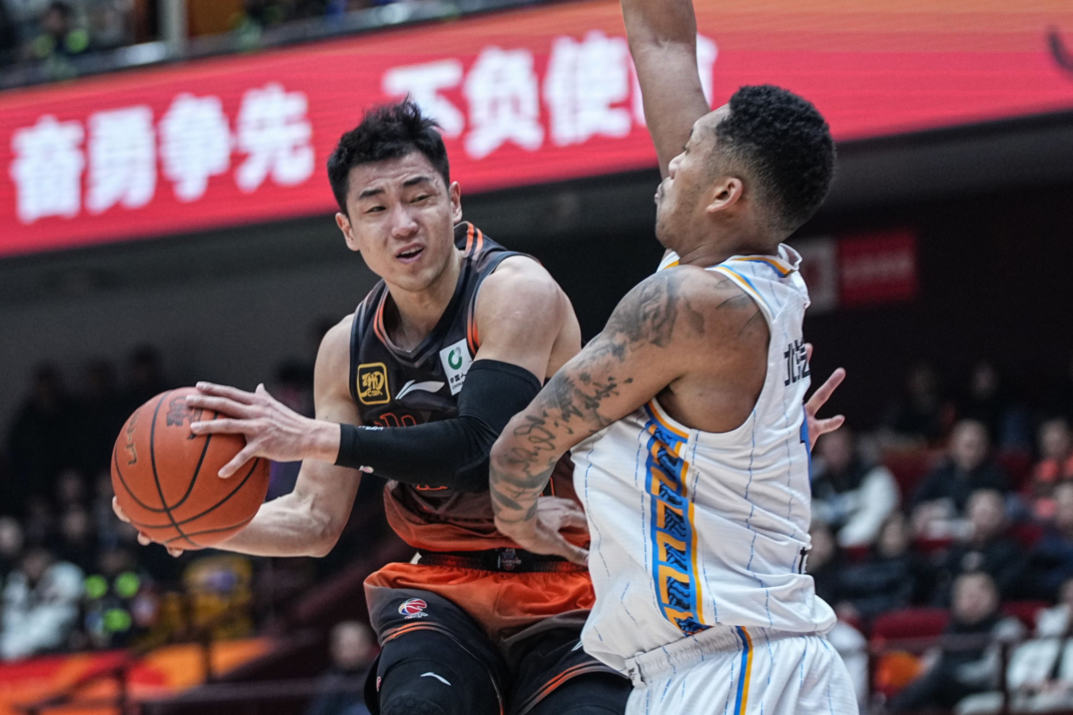 AYX爱游戏中国-包含窗口期体能课后,山东男篮状态回暖备战足总杯,赛场秩序良好,临场指挥获称赞的词条-AYX爱游戏中国