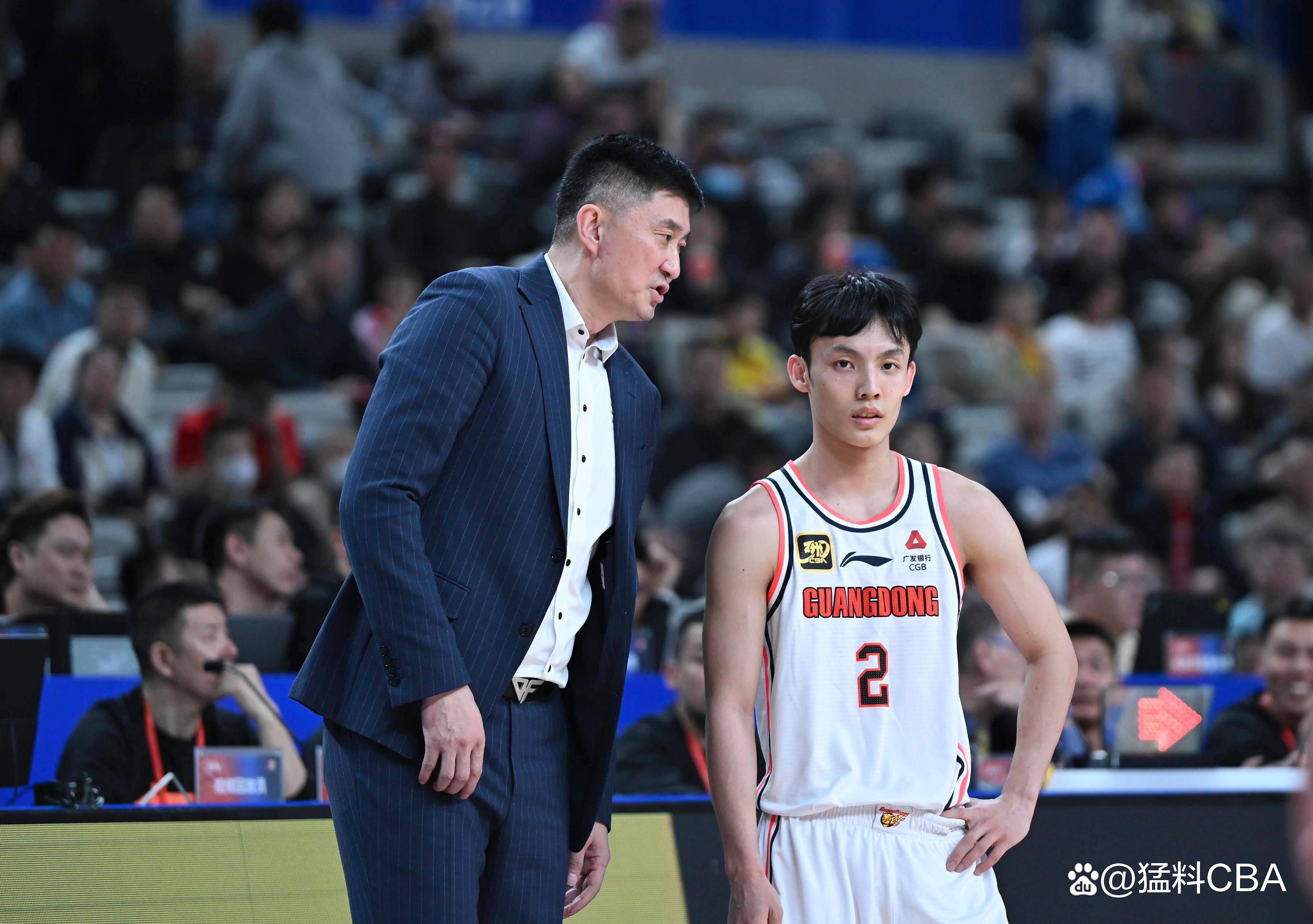 爱游戏手机版-转会期深圳男篮备战中超，队长鼓劲细节曝光，赛场秩序良好，数据趋势出现新变化的简单介绍-爱游戏手机版