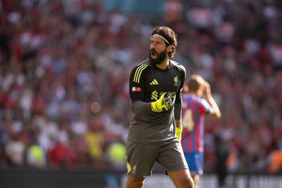 利物浦发布备战花絮，赛前伤情更新，意大利杯任务艰巨，资深球员宣示担当