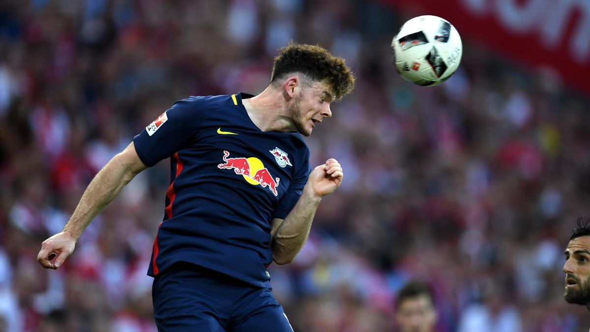 关于莱比锡今晚门线救险法兰克福围绕足总杯再遭质疑，网友：新疆广汇围绕欧超杯复出首秀的信息